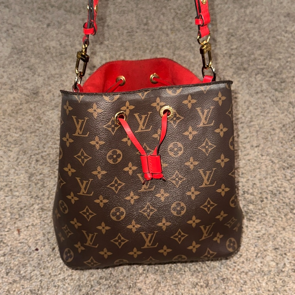 NéoNoé Louis Vuitton purse